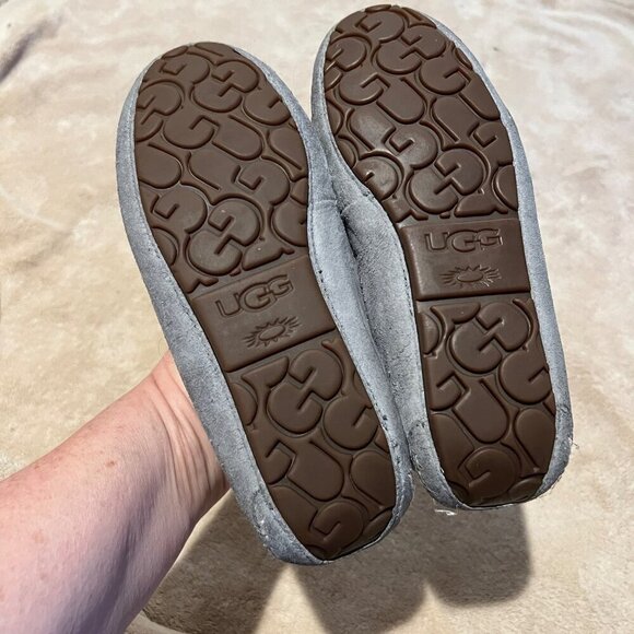 UGG Slippers Women's Light Gray Suede Sheepskin Ansley Moccasins Slip On Size 7 - Picture 8 of 10